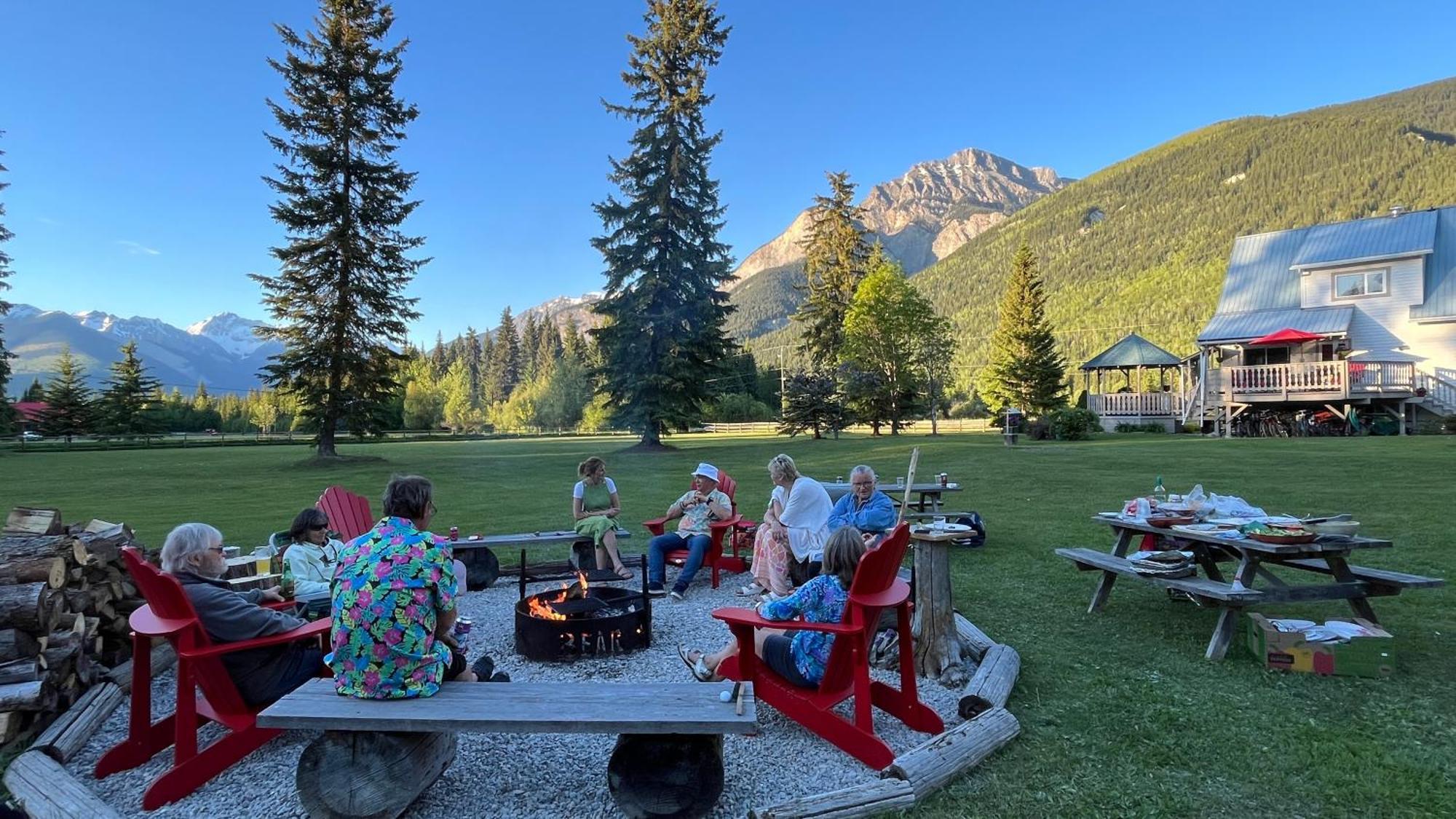 Bear Paw Lodge Golden Bagian luar foto