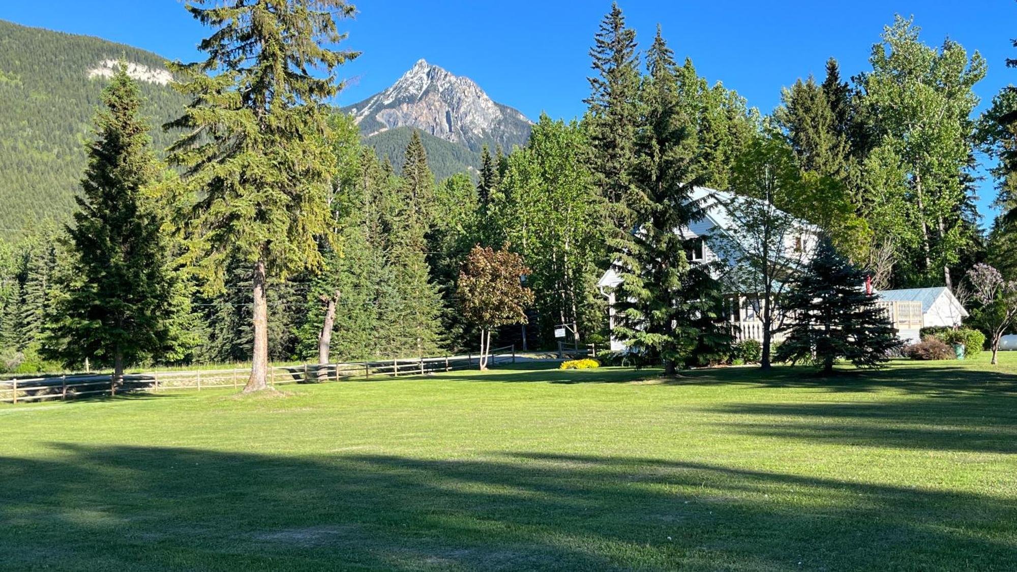 Bear Paw Lodge Golden Bagian luar foto